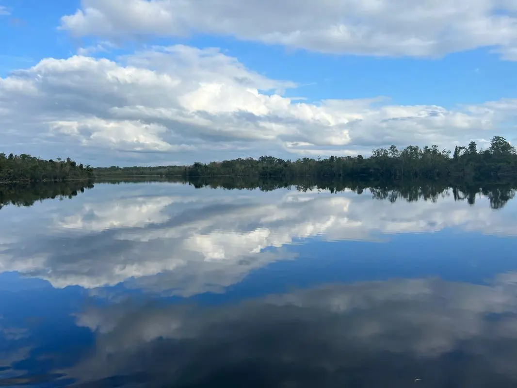 A beautiful view of the lake with the sky visible